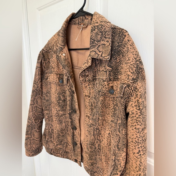 Free People Snakeskin Denim Jacket Oversized Brown Black Women’s Medium - Picture 3 of 5